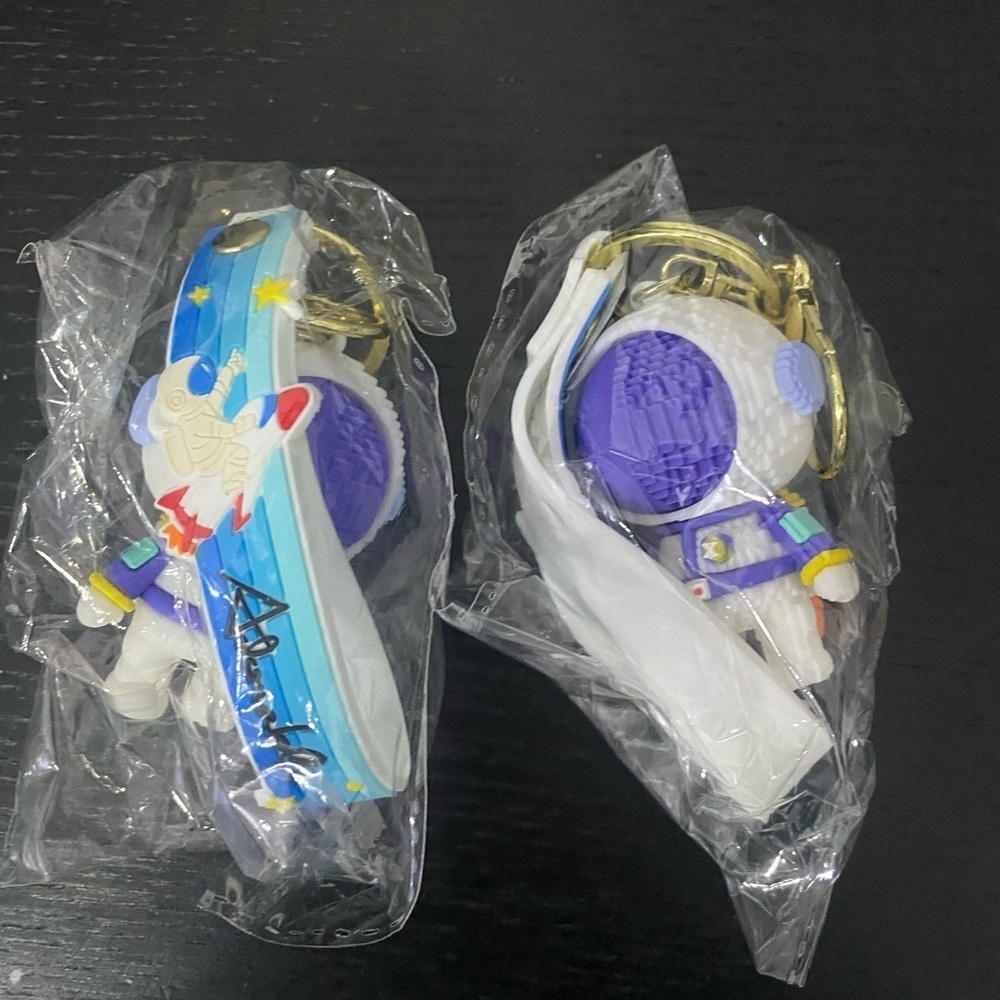 Lot of two Astronauts keychain with wristlet bag charm - Picture 2 of 4